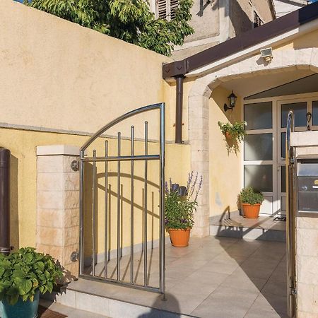 Nice Home In Sibenik With Kitchen Extérieur photo