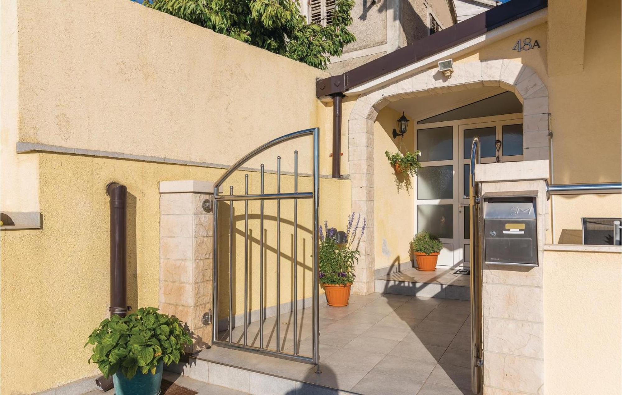 Nice Home In Sibenik With Kitchen Extérieur photo