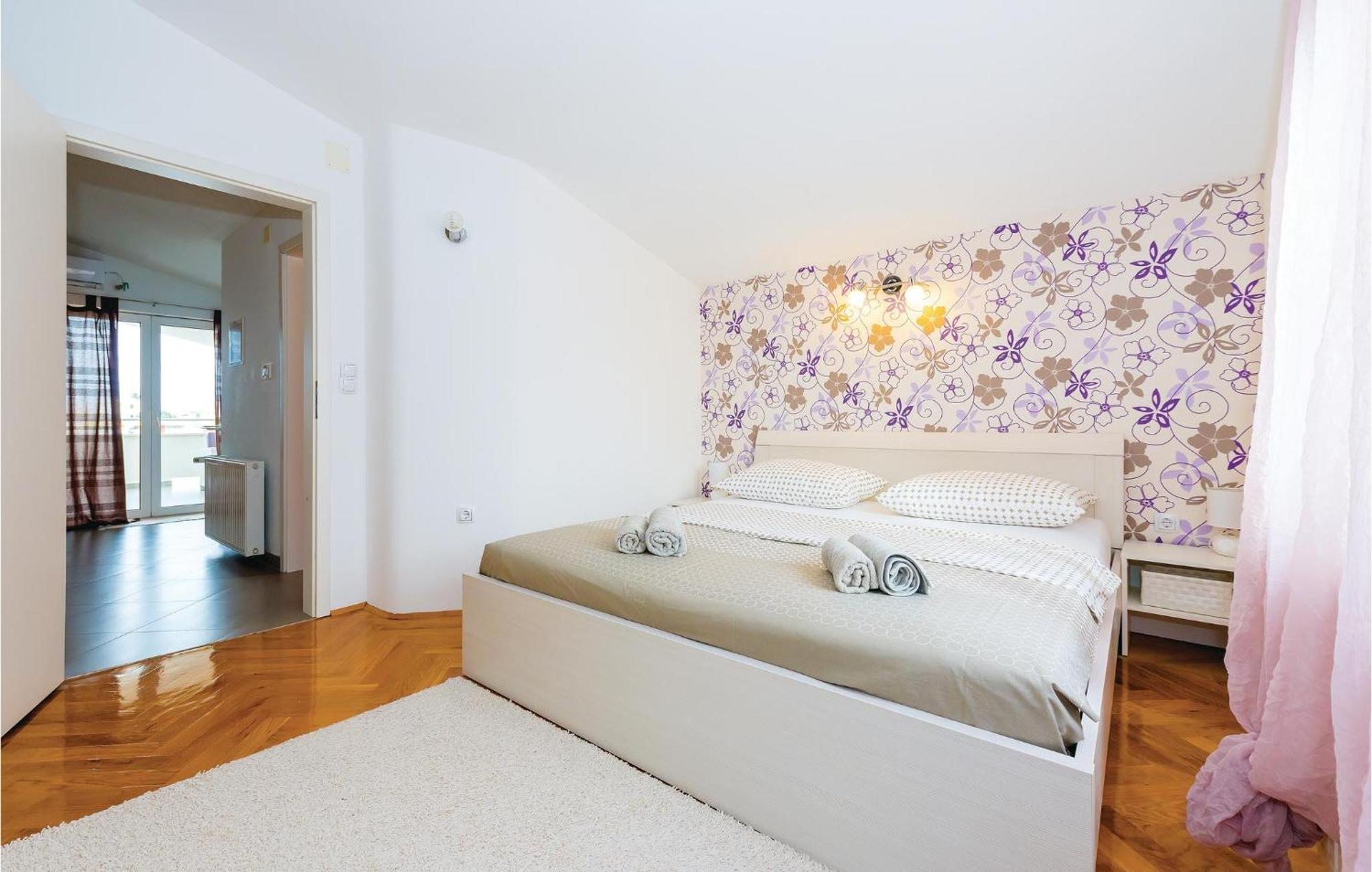 Nice Home In Sibenik With Kitchen Extérieur photo
